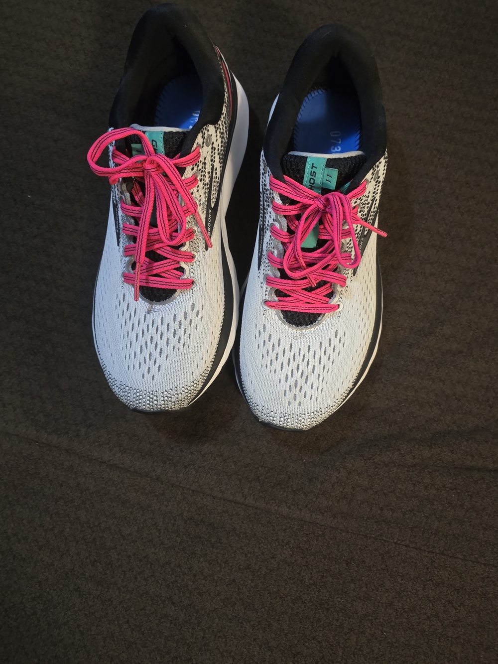Brooks Women's White Running Shoes with Hot Pink Laces